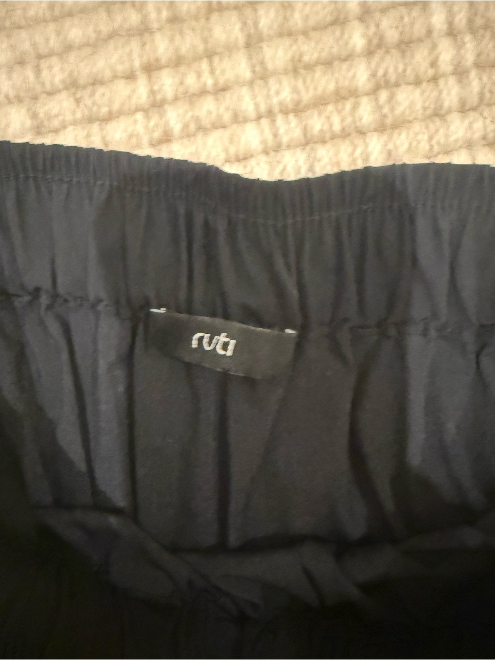Black Ruti “Go To” Skirt in PXS - Picture 5 of 7